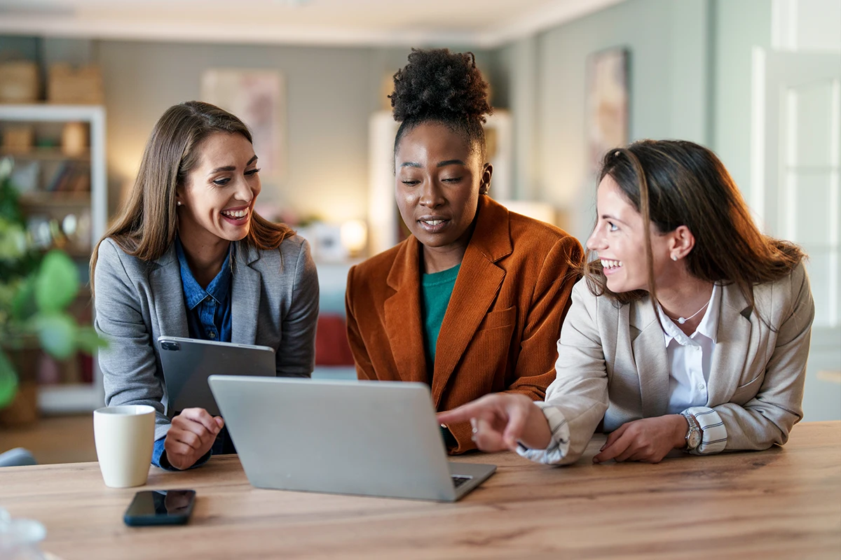 Farmers National Bank Careers | 3 women in professional attire using a laptop